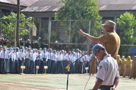 Jadi Pembina Upacara Bupati Budiman Motivasi Siswa Siswi Sman Lutim