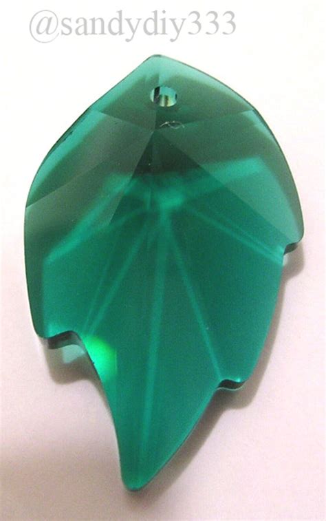 1x Swarovski 8805 Emerald 26mm Leaf Crystal Pendant Without Strass Logo