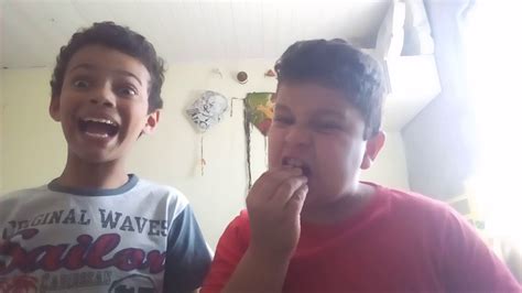 Eu e o meu primo chupando limão e pagando mico YouTube