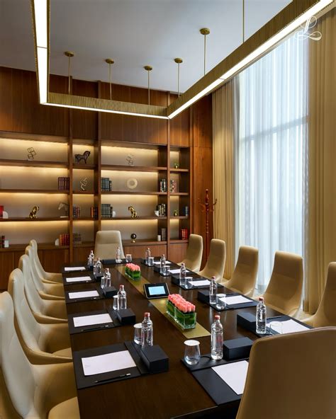 The Leela - 𝐖𝐡𝐞𝐫𝐞 𝐁𝐮𝐬𝐢𝐧𝐞𝐬𝐬 𝐌𝐞𝐞𝐭𝐬 𝐒𝐨𝐩𝐡𝐢𝐬𝐭𝐢𝐜𝐚𝐭𝐢𝐨𝐧 Host your corporate