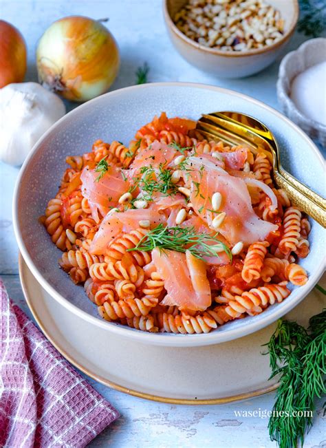 Nudeln Mit Ger Uchertem Lachs In Tomatenso E Waseigenes