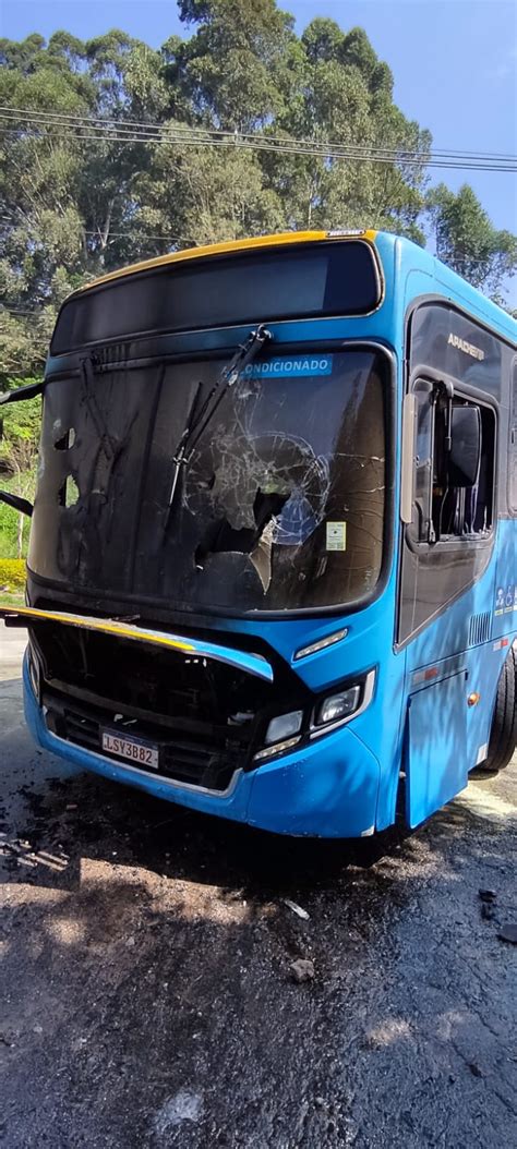 Ônibus tem princípio de incêndio em Embu