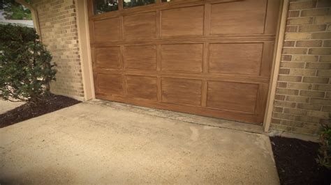 21 Fabulous Designs For Garagedoormakeover Faux Wood Garage Door