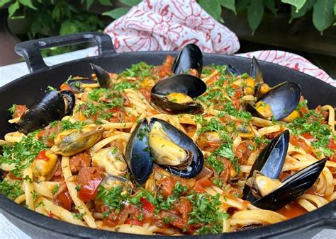 Pasta Met Mosselen In Tomatensaus Lekker Tafelen