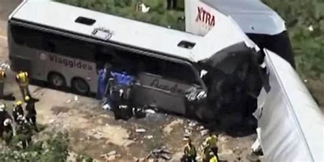 États Unis collision mortelle entre un autocar et un camion