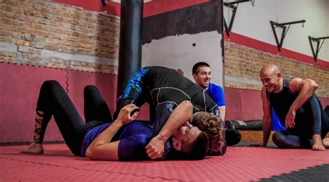 How To Do A Blood Choke (Unstoppable BJJ Submission) – Rolling Around BJJ