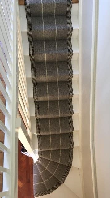 Roger Oates Swanson Light Grey Stair Runner Carpet In Viktorianisch