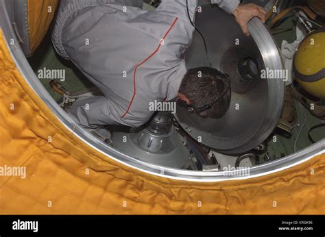 ISS-11 Sergei Krikalev closes the hatch to the Soyuz TMA-5 spacecraft ...