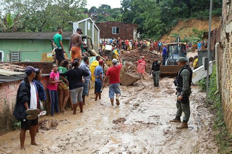 Al Menos Doce Muertos Por Fuertes Lluvias En El Noreste De Brasil