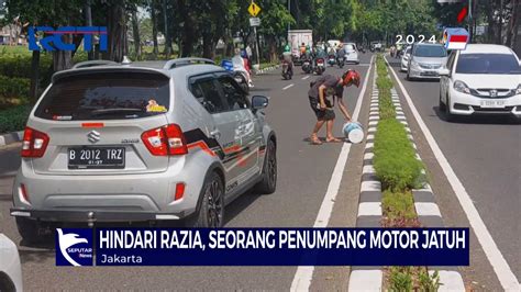 Nekat Hindari Razia Pemotor Terjatuh Saat Lawan Arah Youtube