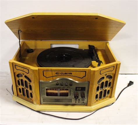 CURTIS VINTAGE STYLE TABLE TOP TURNTABLE AM/FM