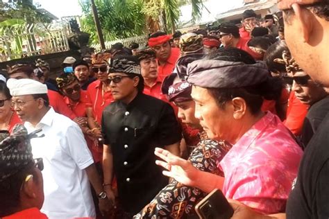 Daftar Ke KPU Bali Koster Giri Dikawal Karnaval Budaya