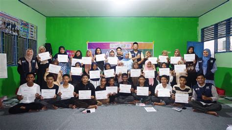 Potret Senyum Siswa SMPN 1 Dua Boccoe Dalam Galeri One Day English Camp