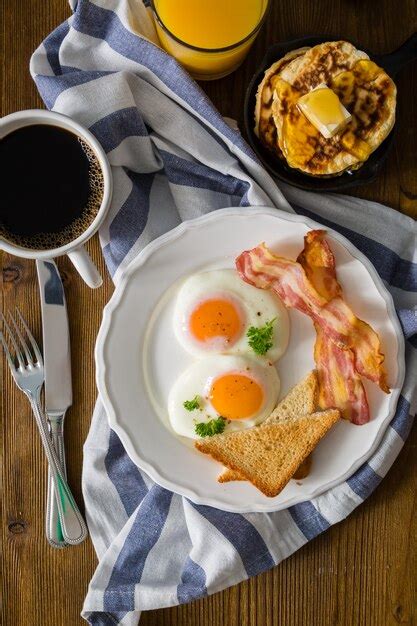 Premium Photo American Breakfast With Sunny Side Up Eggs Bacon