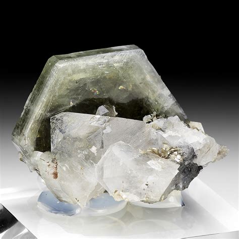 Fluorapatite With Quartz Muscovite Arsenopyrite Calcite Minerals