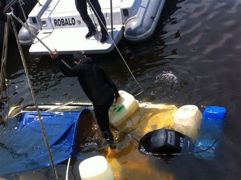 G1 Barco afunda e cinco pessoas são resgatadas no Rio Itiberê