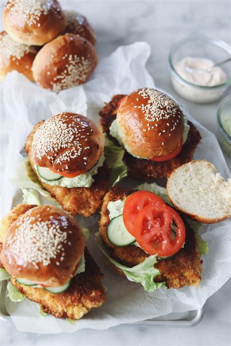 Crispy Chicken Burger Hjemmelavet Crispy Chicken Burger Med Chilimayo