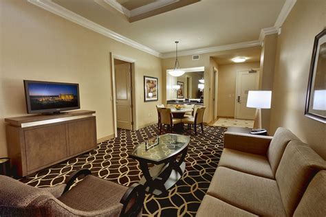 Hollywood Casino & Hotel St. Louis in St. Louis: Find Hotel Reviews ...