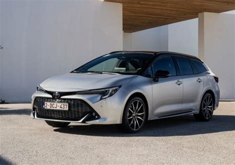 Neta Da Fielder Corolla Touring Sports Atualizada Na Europa