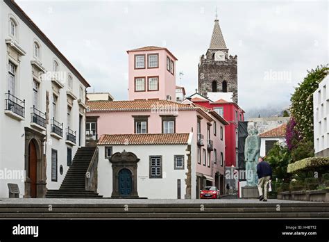 Funchal, old town with cathedral Stock Photo - Alamy