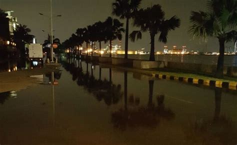 Tanggul Jebol Kawasan Pantai Mutiara Terendam Banjir