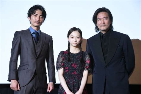 17歳の天才・伊東蒼登場！紀里谷和明監督、毎熊克哉と『世界の終わりから』完成披露：フォトギャラリー｜シネマトゥデイ