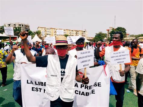 Fête du Travail la presse guinéenne participe au défilé du mouvement