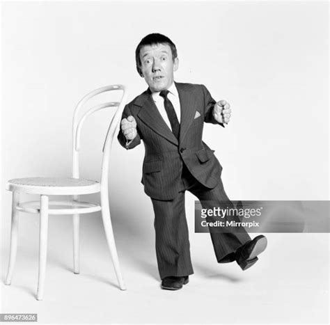 Kenny Baker English Actor Photos And Premium High Res Pictures