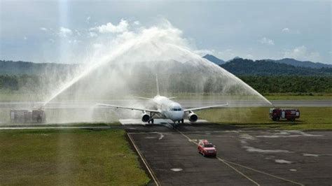 Pesawat Super Air Jet Mendarat Perdana Di Belitung