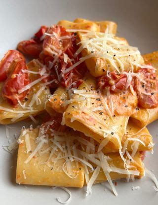 Paccheri Con Crema Di Robiola E Pomodorini Caramellati Al Ta Cucina