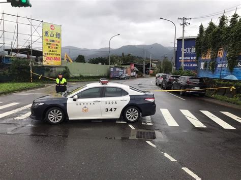 大雨驟降堵南地下道積水影響通行 百福警迅速疏導管制 民眾網