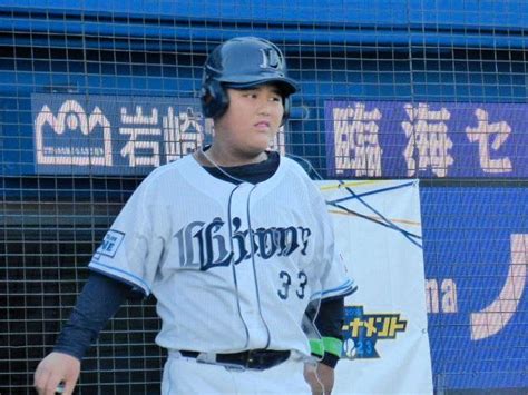 そっくり！西武・中村剛也の次男、航大くんがハツラツプレー 小6で81キロと父譲りの体格 あだ名は「おしゃべり君」母はモデルなどで活躍野球