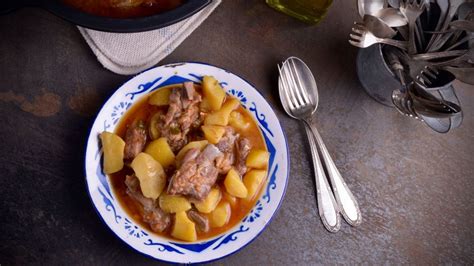 Patatas guisadas con costillas adobadas Hermana María José Receta