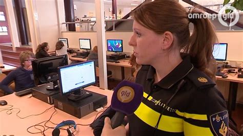 Wanneer Is Seks Strafbaar Jongeren Kunnen Vragen Aan Politie Kwijt Op