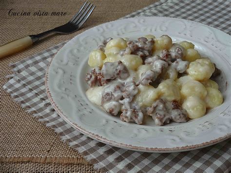 Gnocchi Salsiccia E Stracchino Ricetta Gnocchi Salsiccia Stracchino