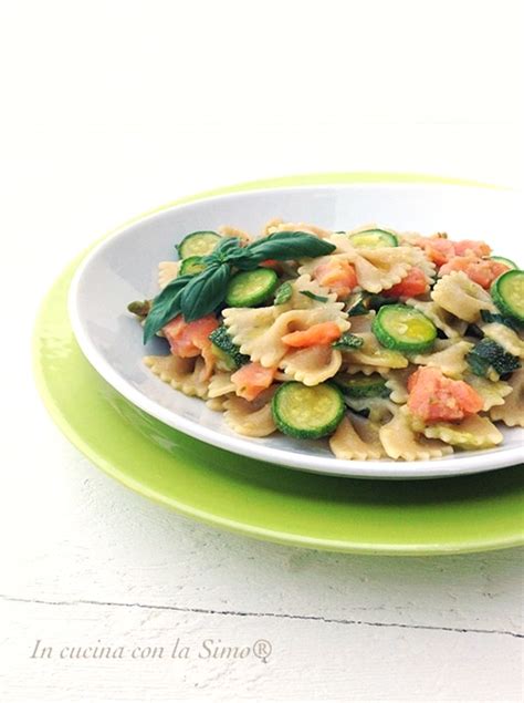 Farfalle Integrali Con Salmone E Zucchine In Cucina Con La Simo