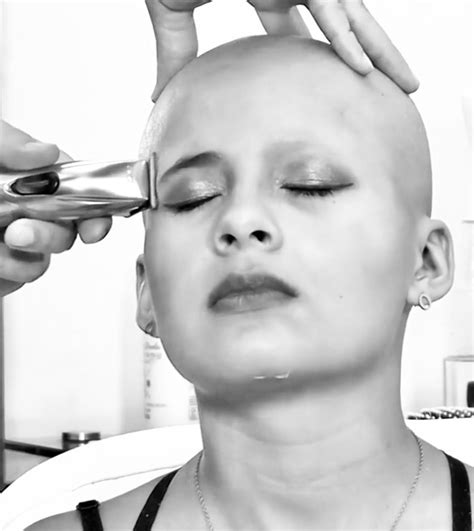 Pin By Poro On Hair And Beauty Shaved Head Women Shaved Hair Women