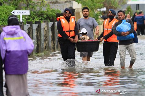 Banjir Rendam Desa Di Aceh Besar ANTARA News