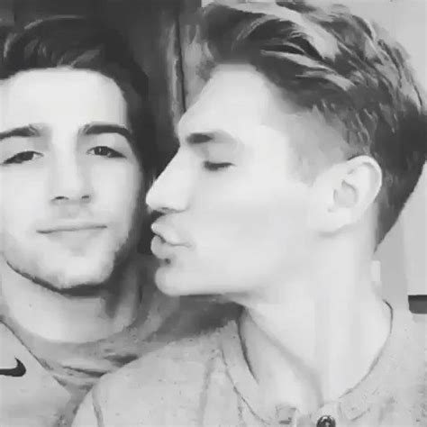 GAY GRUPPO WHATSAPP On Twitter LGBT ITALIA CHAT WHATSAPP Tanti Ragazzi Ti Aspettano