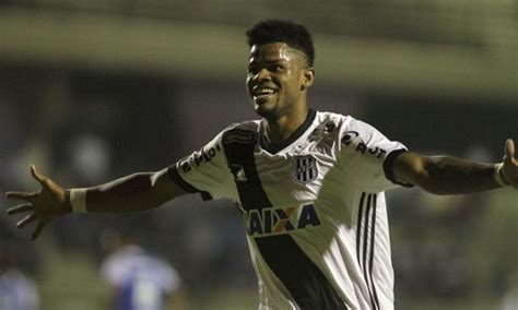 Corinthians Encaminha Acerto Por Junior Santos Da Ponte Preta