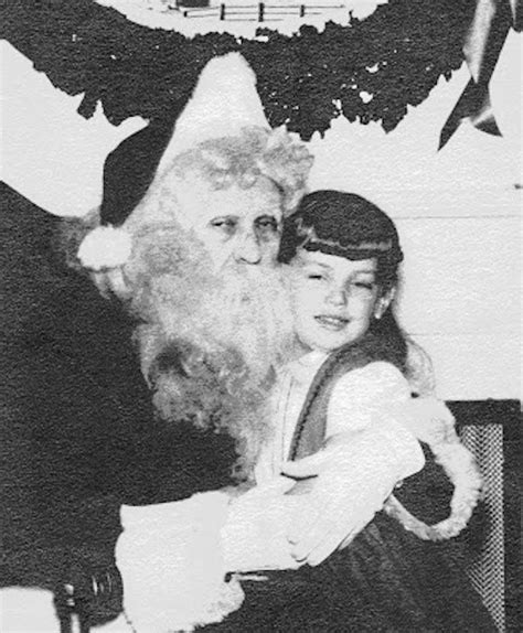 23 Creepy Santa Photos Will Haunt Your Dreams - Barnorama