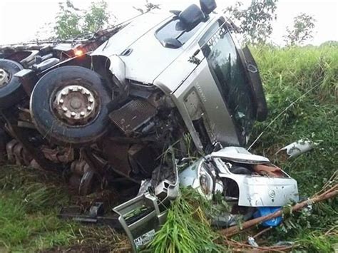 G1 Três Morrem Em Acidente Entre Carro E Caminhão Na Br 262 Em Luz