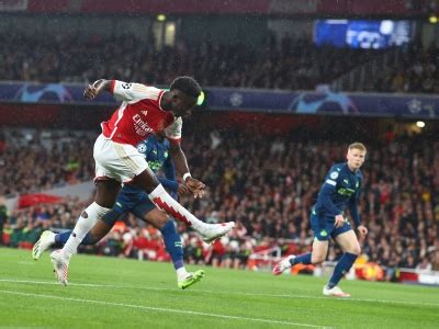 Arsenal 4 0 PSV The Champions League Returns To Islington In Style As