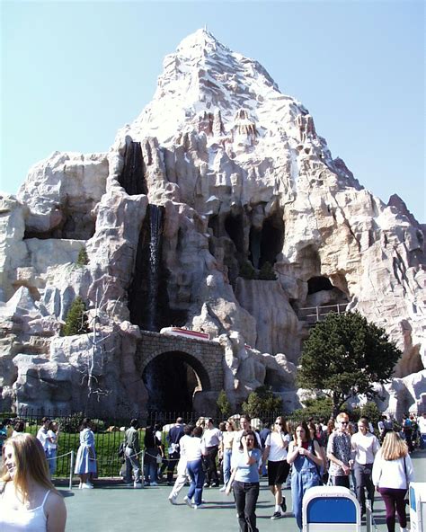 Disneyland Matterhorn Wallpaper - WallpaperSafari