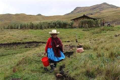 La peruana Máxima Acuña recibe premio ambiental más importante del