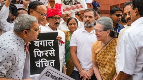 India Bloc Mps Protest Over Discrimination Against Opposition Ruled