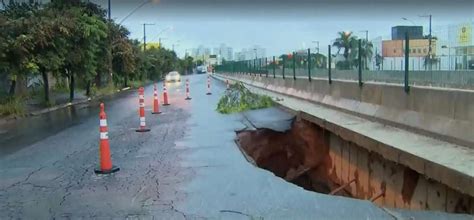 Chuva Abre Cratera De Metros E Interdita Avenida Na Pampulha