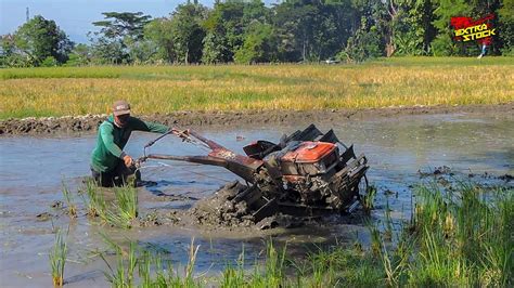 Lahan Dalam Traktor Quick G Gunakan Roda Besar Besar Garap Lahan