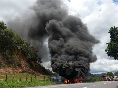 Caminh O Pega Fogo Na Br Portal