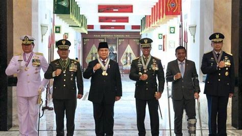 Menhan Prabowo Subianto Terima 4 Bintang Kehormatan Dari Panglima Tni